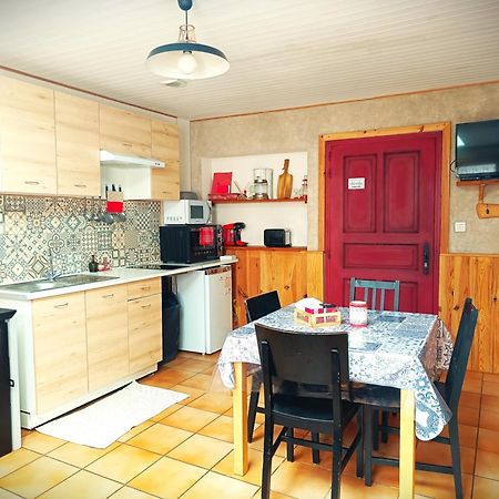 Gite Ha-Py Chalet กอมปอง ภายนอก รูปภาพ