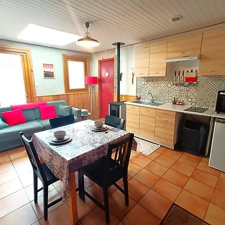 Gite Ha-Py Chalet กอมปอง ภายนอก รูปภาพ