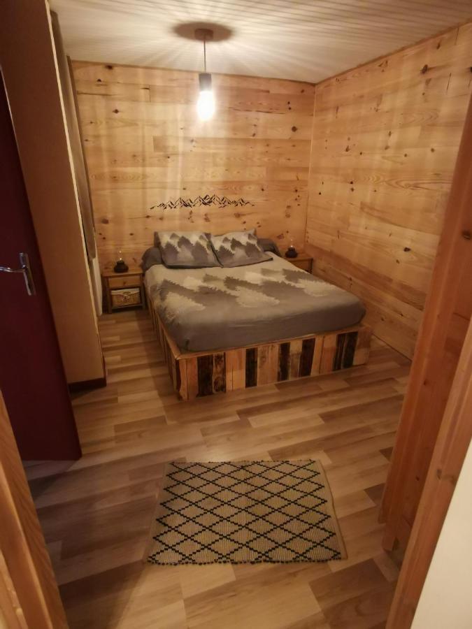 Gite Ha-Py Chalet กอมปอง ภายนอก รูปภาพ