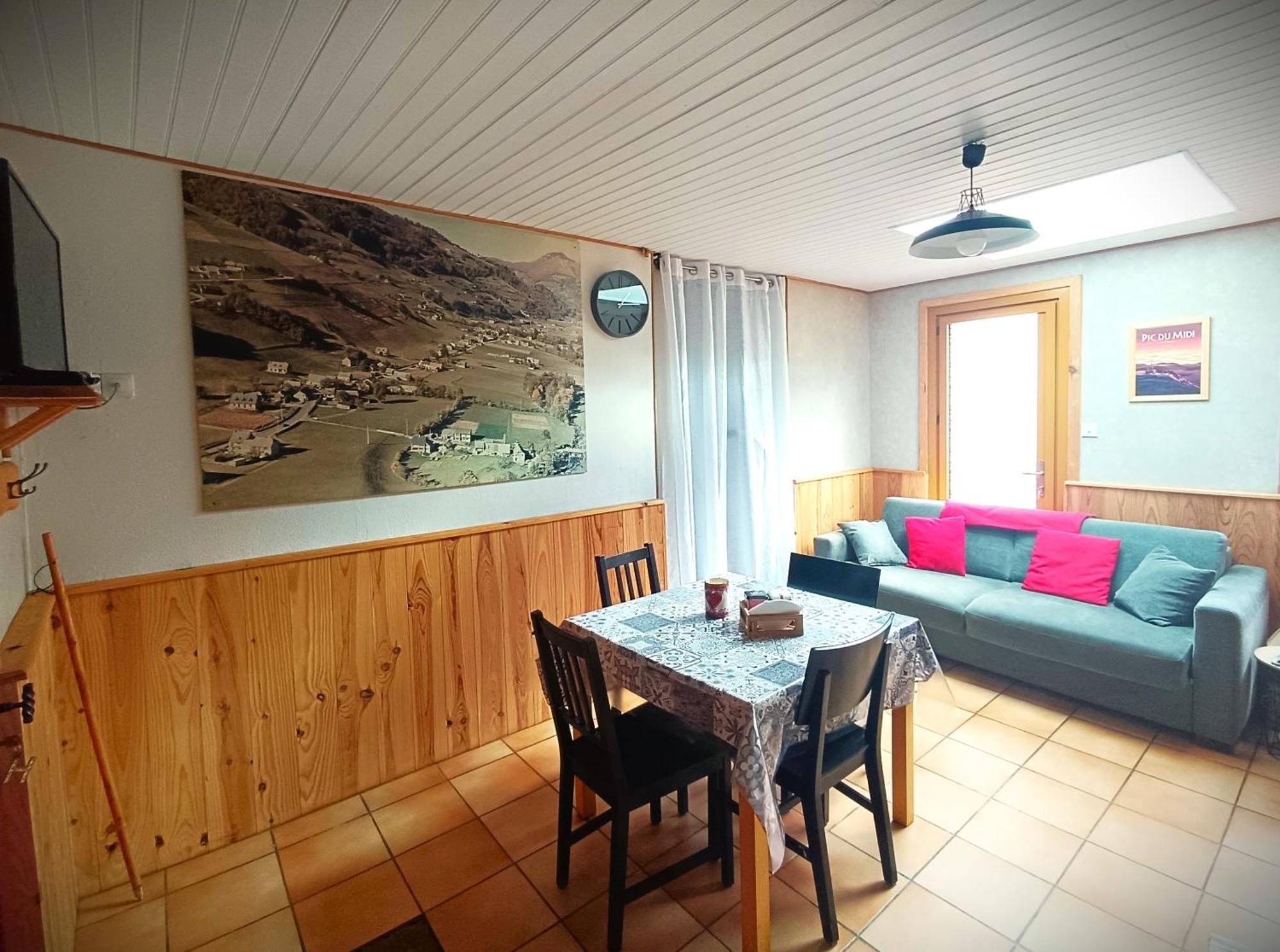 Gite Ha-Py Chalet กอมปอง ภายนอก รูปภาพ